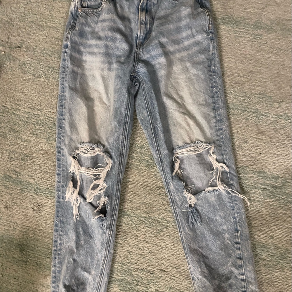 AMERICAN EAGLE MOM JEANS IN SHORT